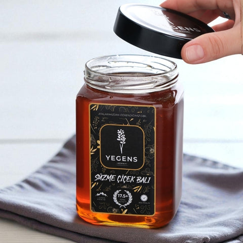 Yegens Doğal Süzme Çiçek Balı 1000 gr | TA17.5+ | 900 Prolin | Erzincan - Kemah | Hakiki Bal